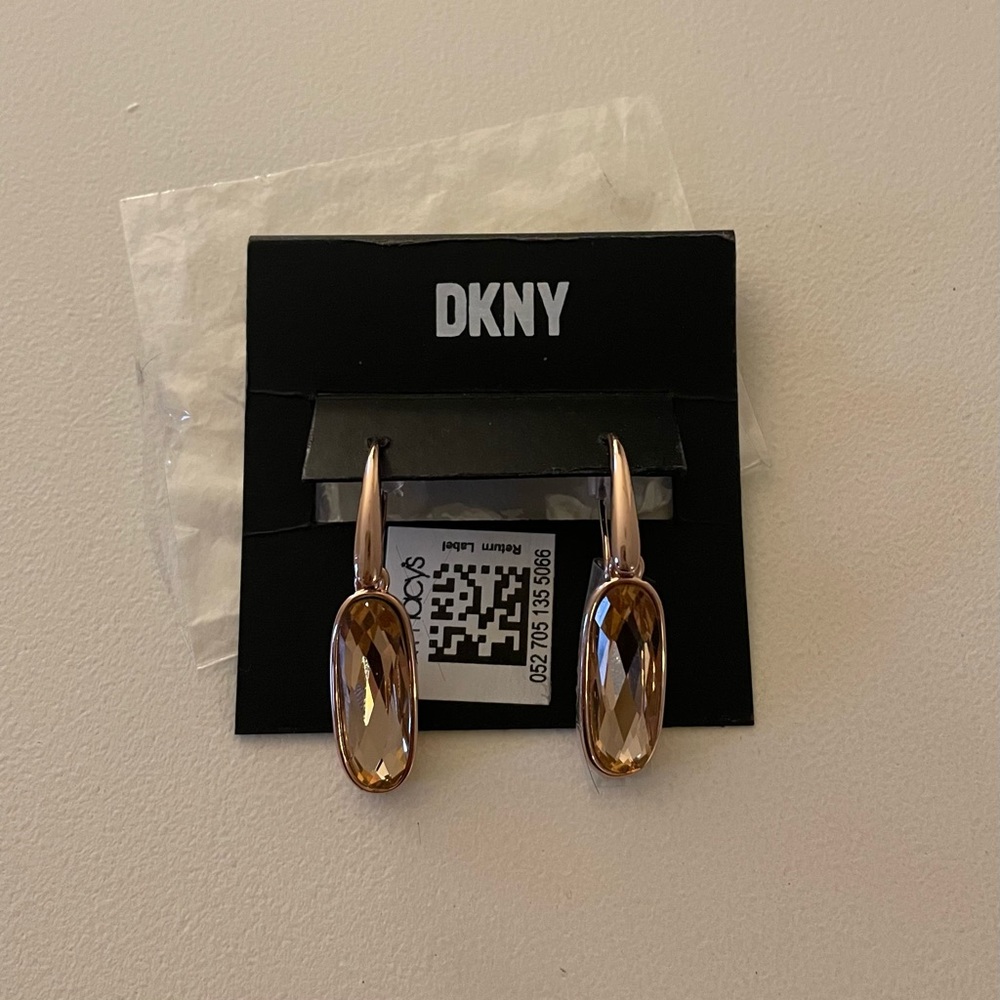 Brand new “DKNY “women’s earrings.Color-champagne/gold.💛